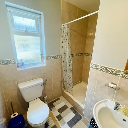 Private Double With Free Parking And Baby Crib Gorey