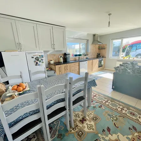 홈스테이 Private Double With Free Parking And Baby Crib 고리